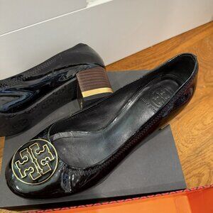 Black patent leather tory burch shoes/ heels